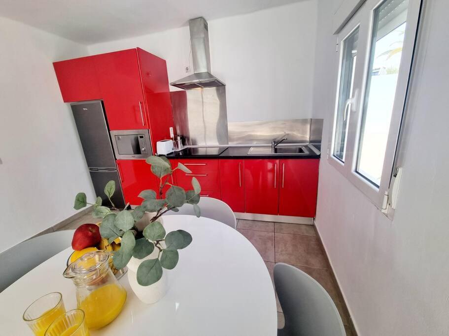 Pequeno Bungalow Firt Line Of The Sea Costa Teguise Extérieur photo