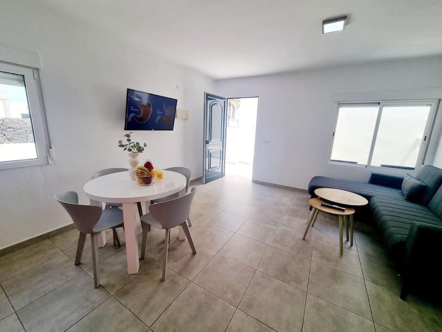 Pequeno Bungalow Firt Line Of The Sea Costa Teguise Extérieur photo
