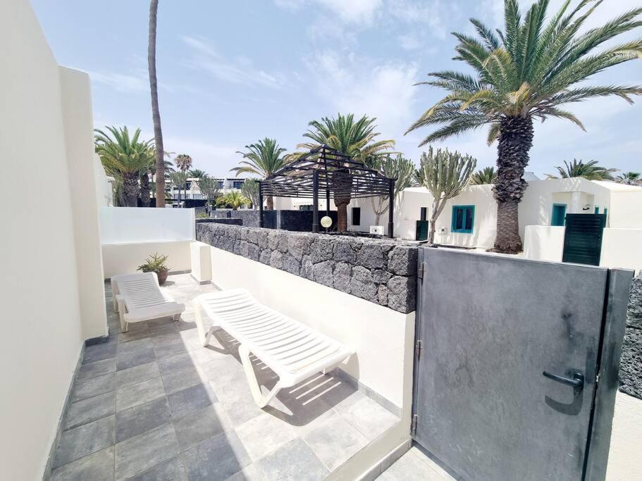 Pequeno Bungalow Firt Line Of The Sea Costa Teguise Extérieur photo