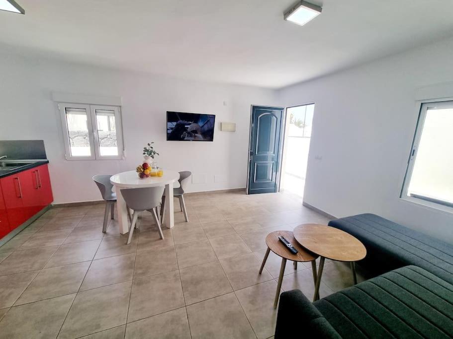 Pequeno Bungalow Firt Line Of The Sea Costa Teguise Extérieur photo